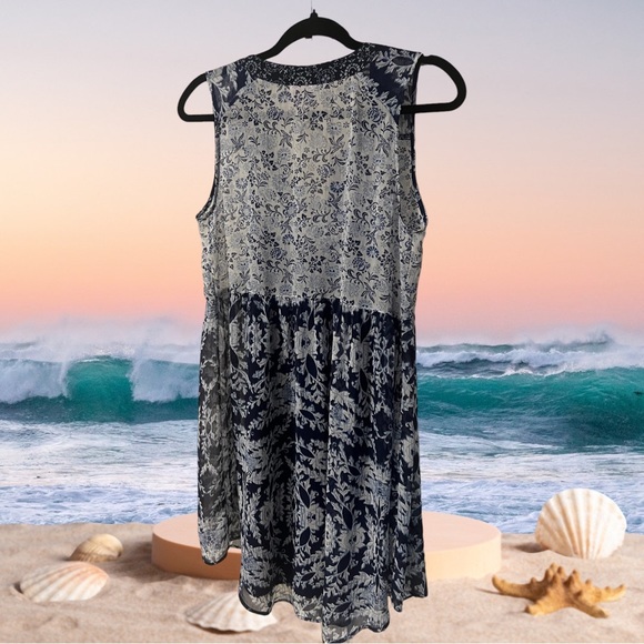 A gorgeous dress by Knox Rose in size small - Picture 9 of 9